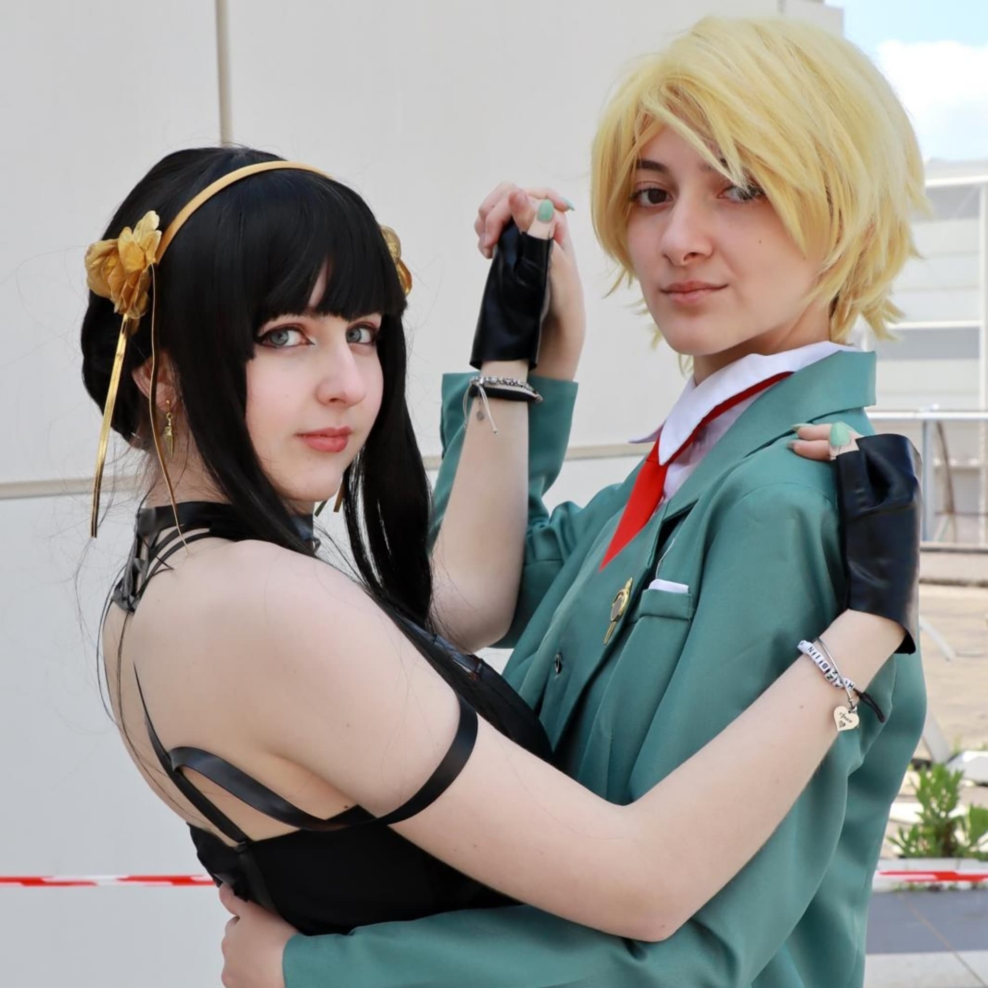 Loid × Yor  - Spy x Family cosplay photoshoot cover