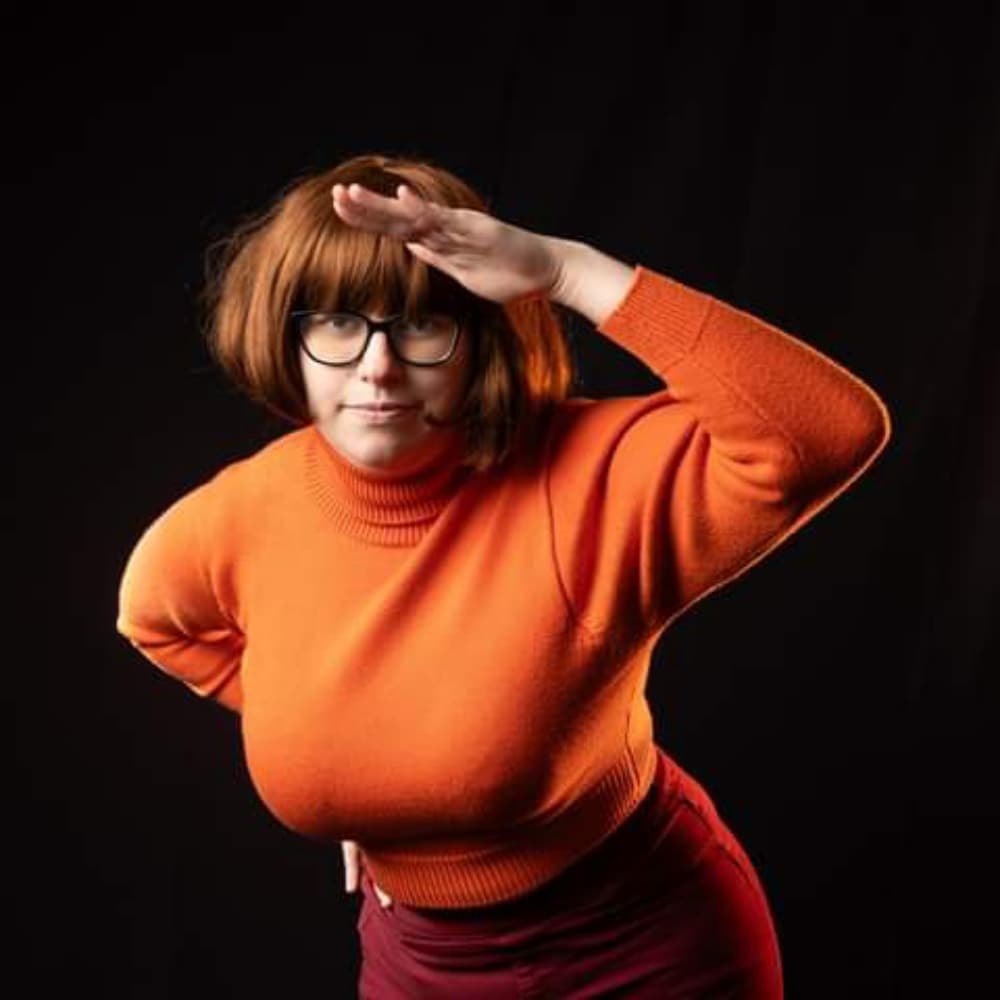 Vera - Scooby-Doo cosplay photoshoot cover
