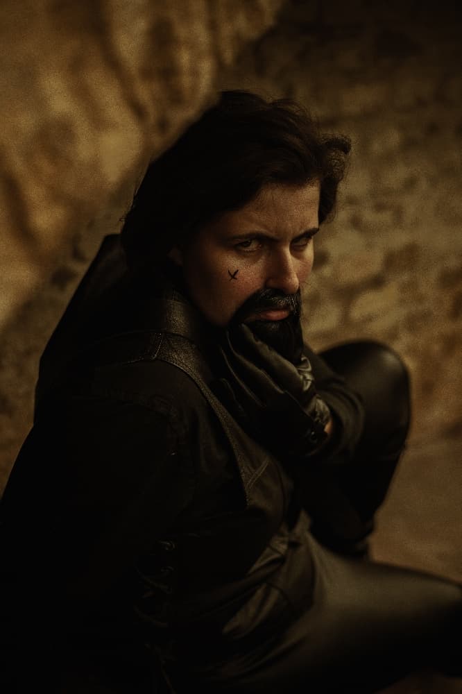 Izzy hand  - Photo 1