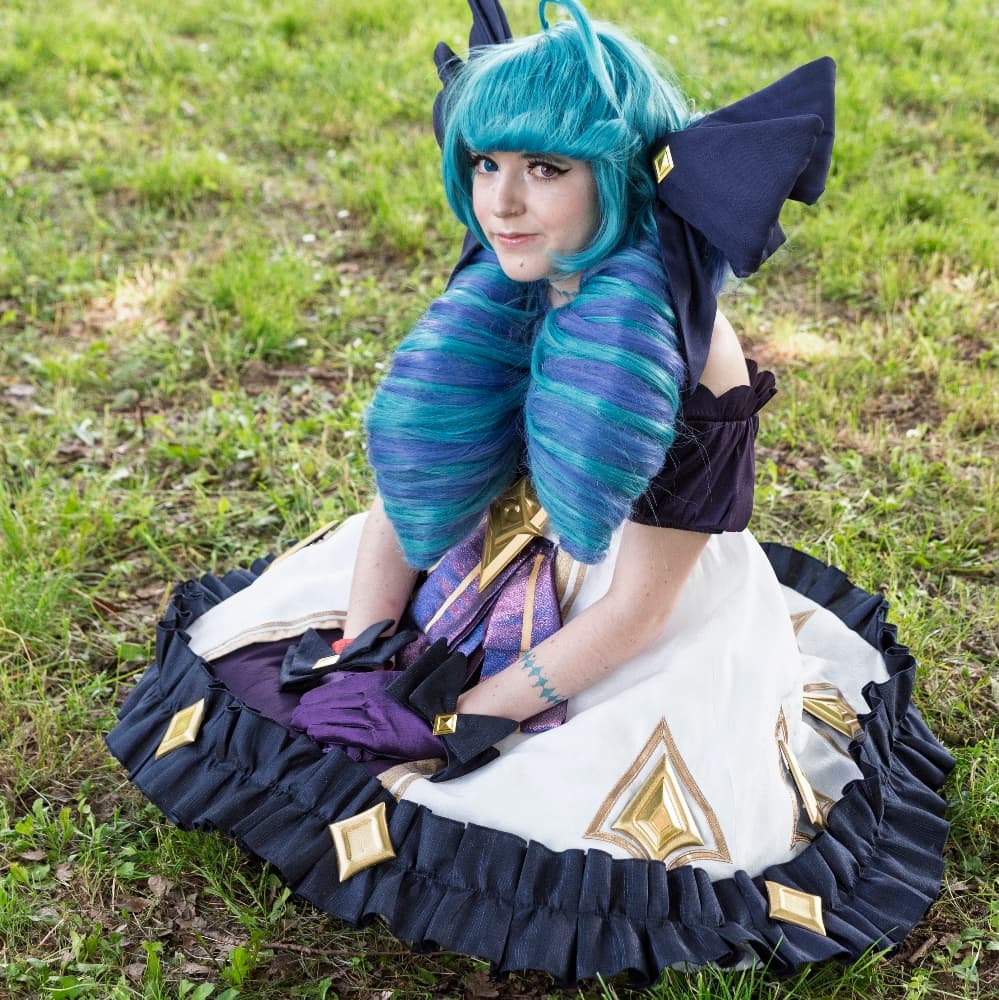 Gwen - Arcane cosplay photoshoot cover