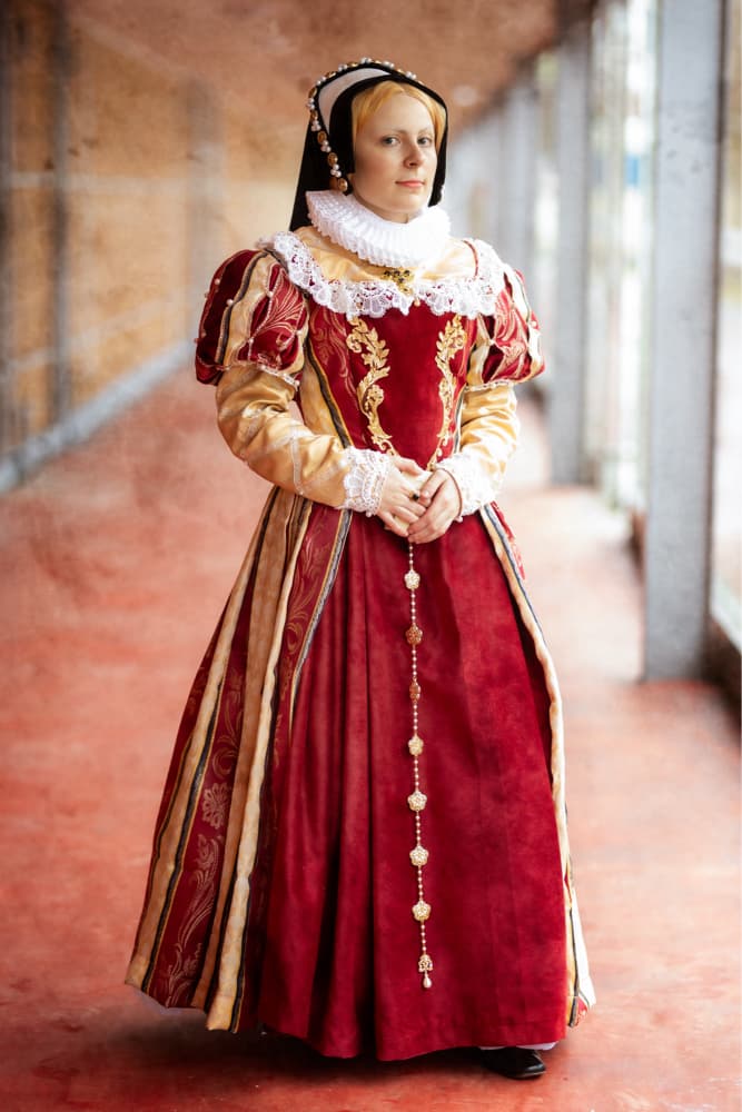 Mary I of England Cosplay - Photo 16