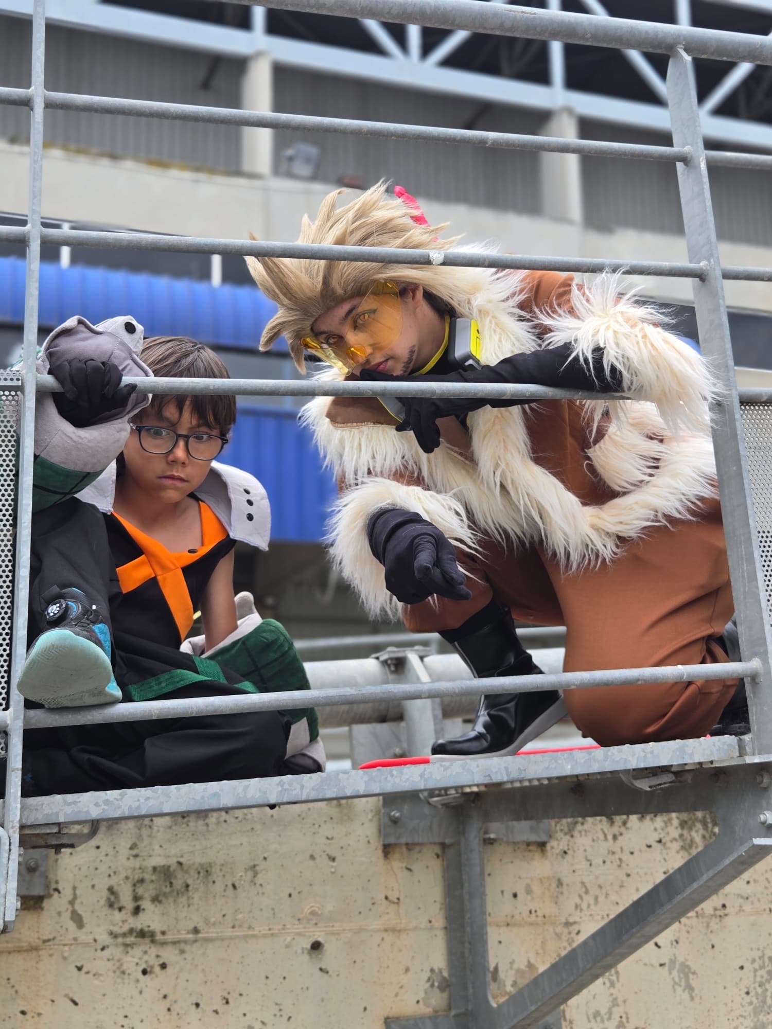 Hawks et mini bakugo - Photo 2