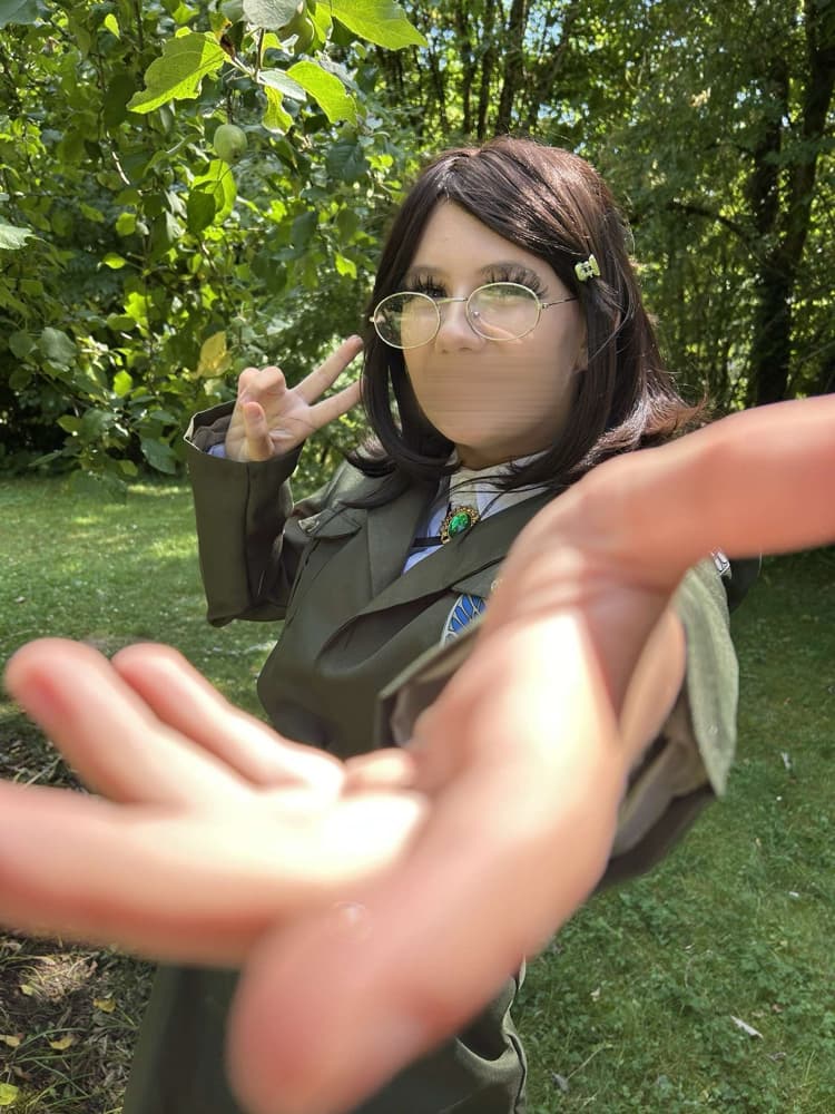 Hansi Zoe  - Photo 2