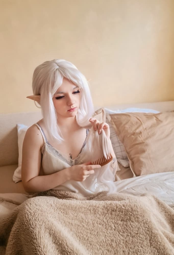 Frieren sleeping - Photo 16