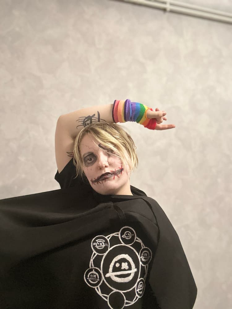 Raver Doll  - Photo 2