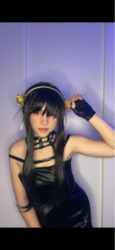 Yor Forger - Photo 4