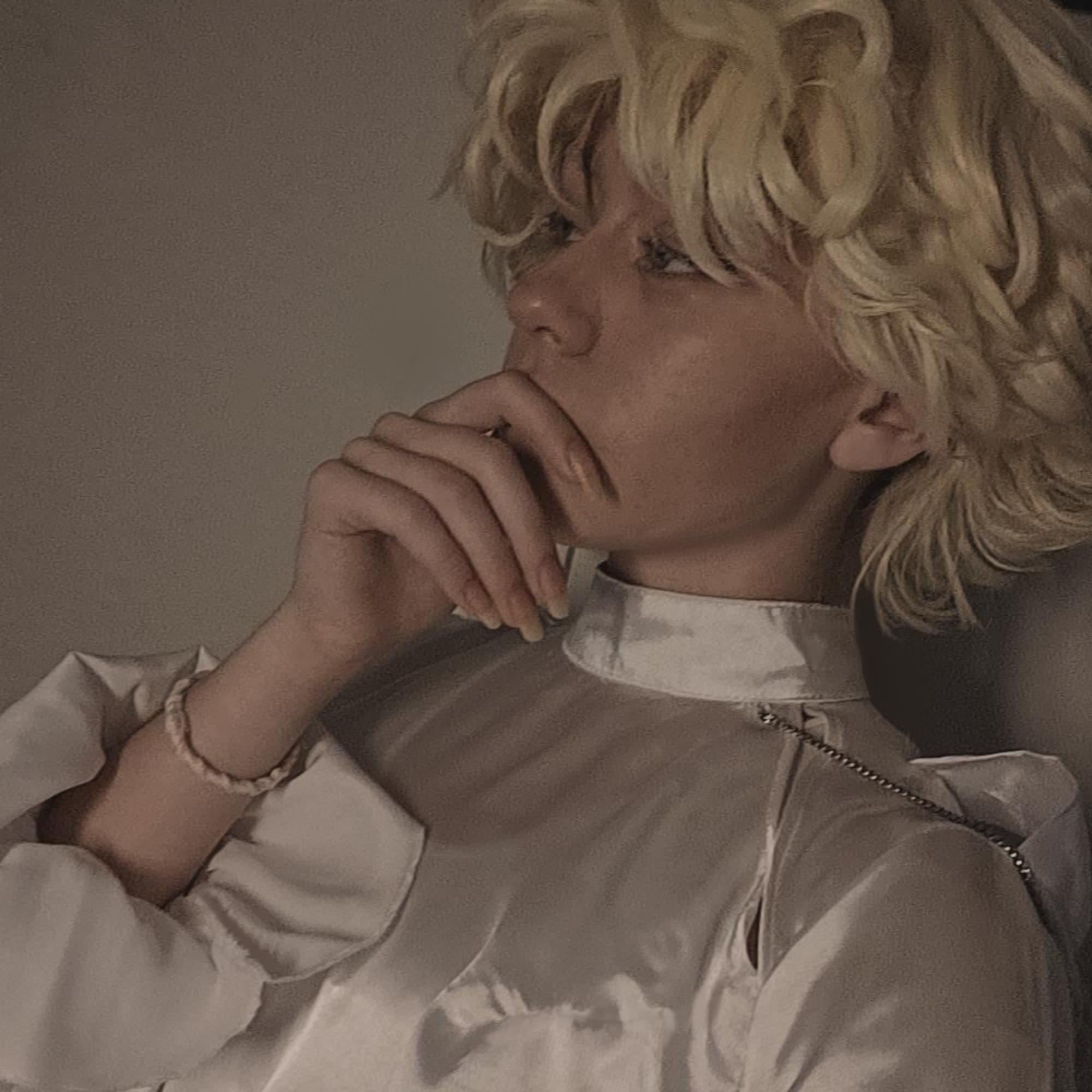 Luka - Vocaloid cosplay photoshoot cover