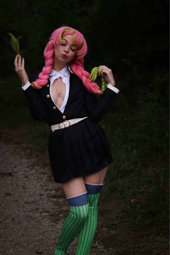 Mitsuri Kanroji - Photo 1