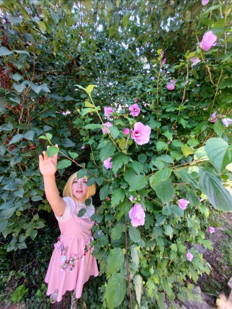 Elaine(Pink Dress) - Photo 4