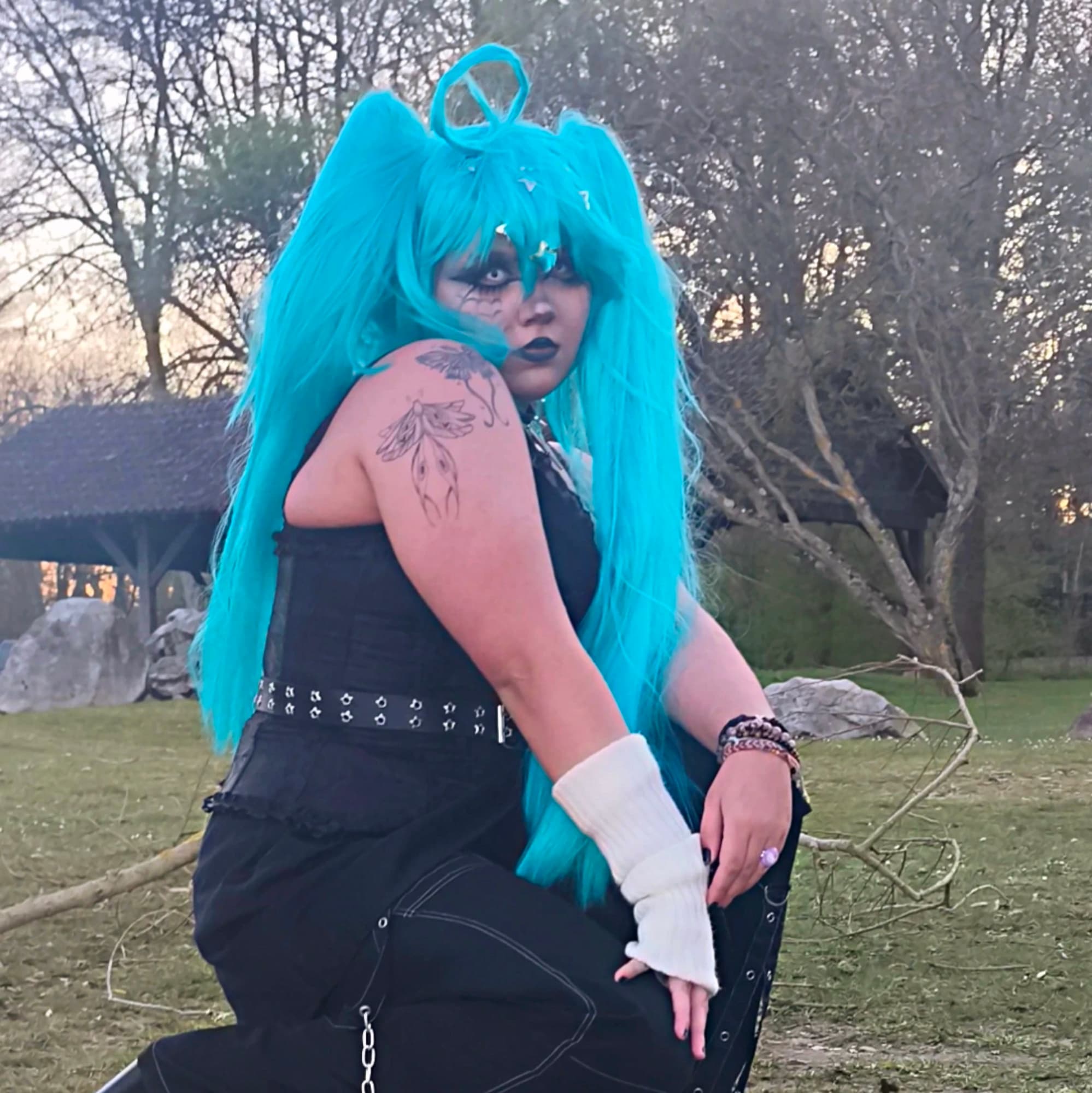 Miku - Vocaloid cosplay photoshoot cover